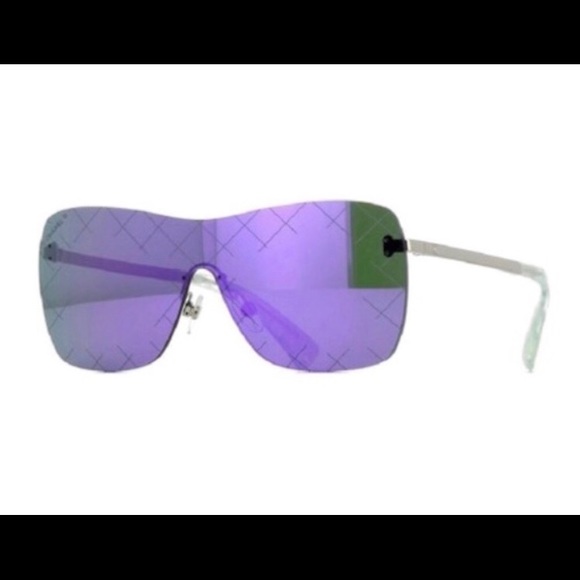 Authentic Chanel mirrored sunglasses perfect cond. w. case. As seen on Karl!